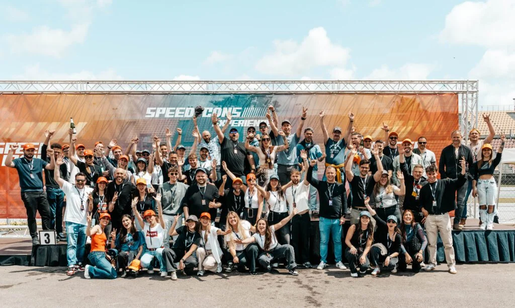 Foto de grupo del evento Speed Icons en el Circuit de Catalunya.