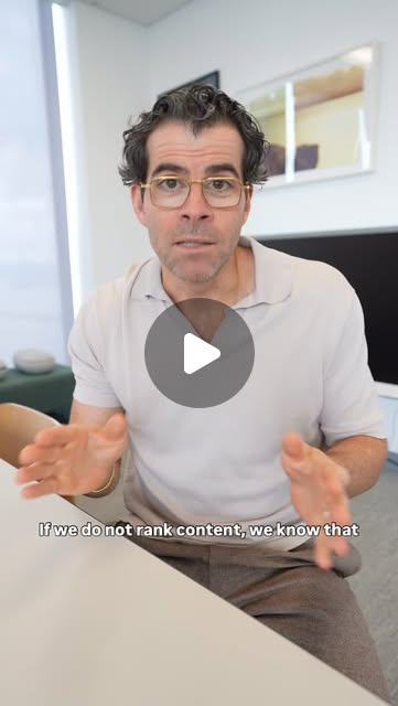 Adam Mosseri hablando a cámara en su vídeo sobre el algoritmo.